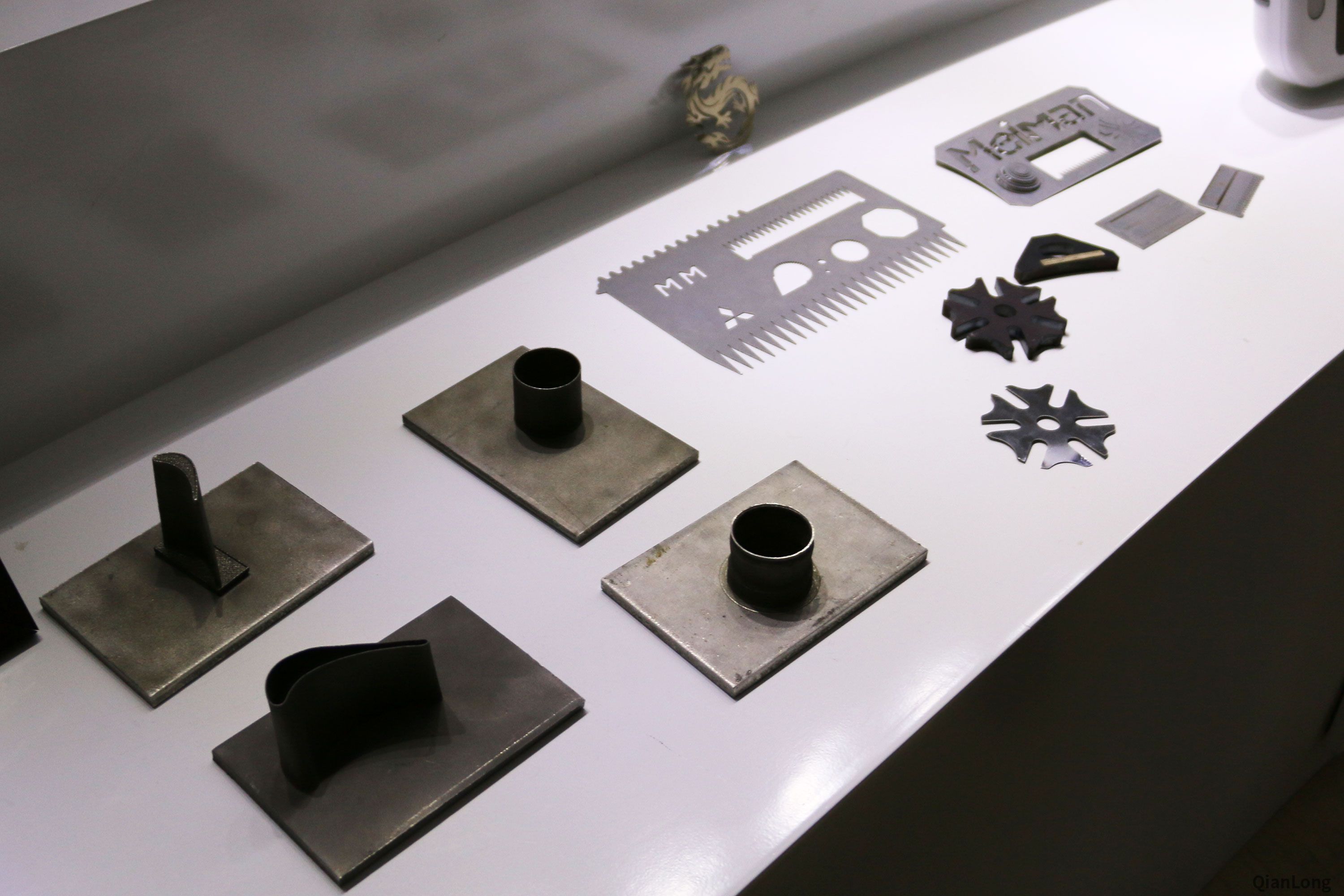 12.在西安光電所科技成果展示中心內(nèi)展出的激光3D打印的成品，精度高，質(zhì)量佳，應(yīng)用廣泛。（千龍網(wǎng)軍事頻道記者 馬群 攝）