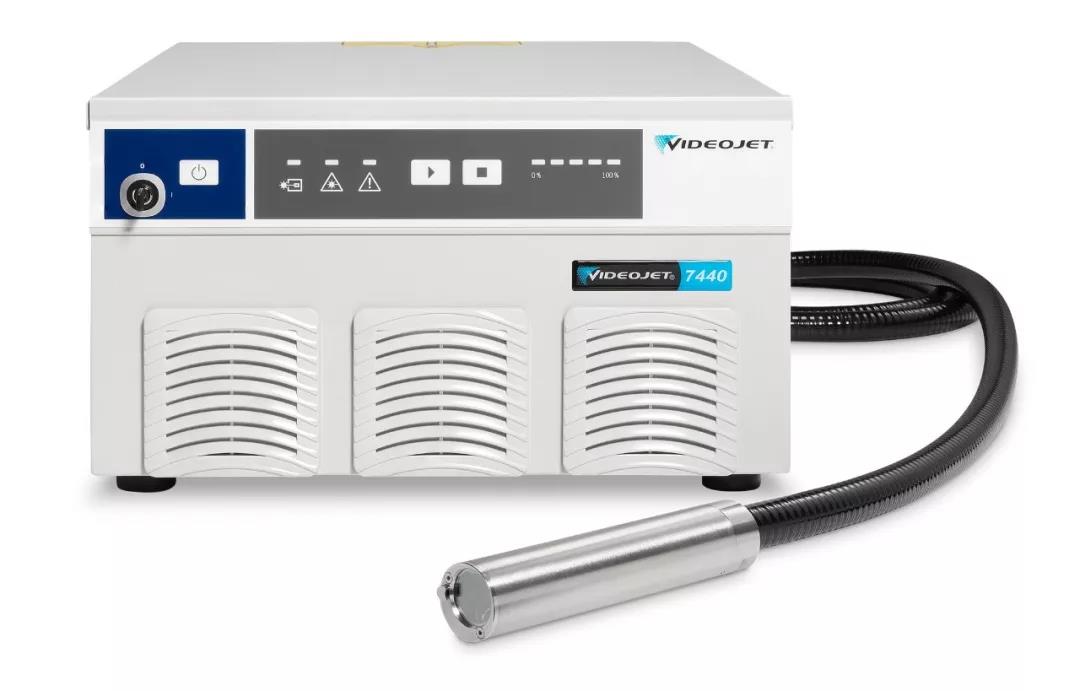 迪捷新推出 Videojet® 7340 和 7440 光纖激光打碼系統(tǒng)，領(lǐng)先使用業(yè)內(nèi)體積更小的 LightfootTM 打印頭。