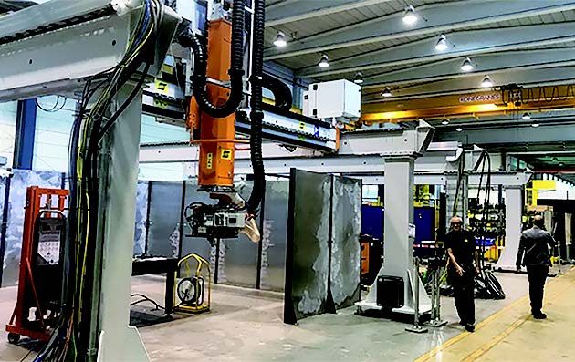 比較技術：底部為非焊接接頭，上方為 MAG 焊縫，上方為 Trumpf Fusion Line 焊接（結合了焊絲和激光），在為該過程重新設計接頭后， 頂部為自體激光焊接。