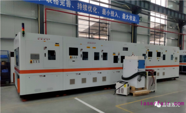 OLED偏光片那么貴，看盛雄激光如何為顯示行業(yè)?！皟r(jià)”護(hù)航！
