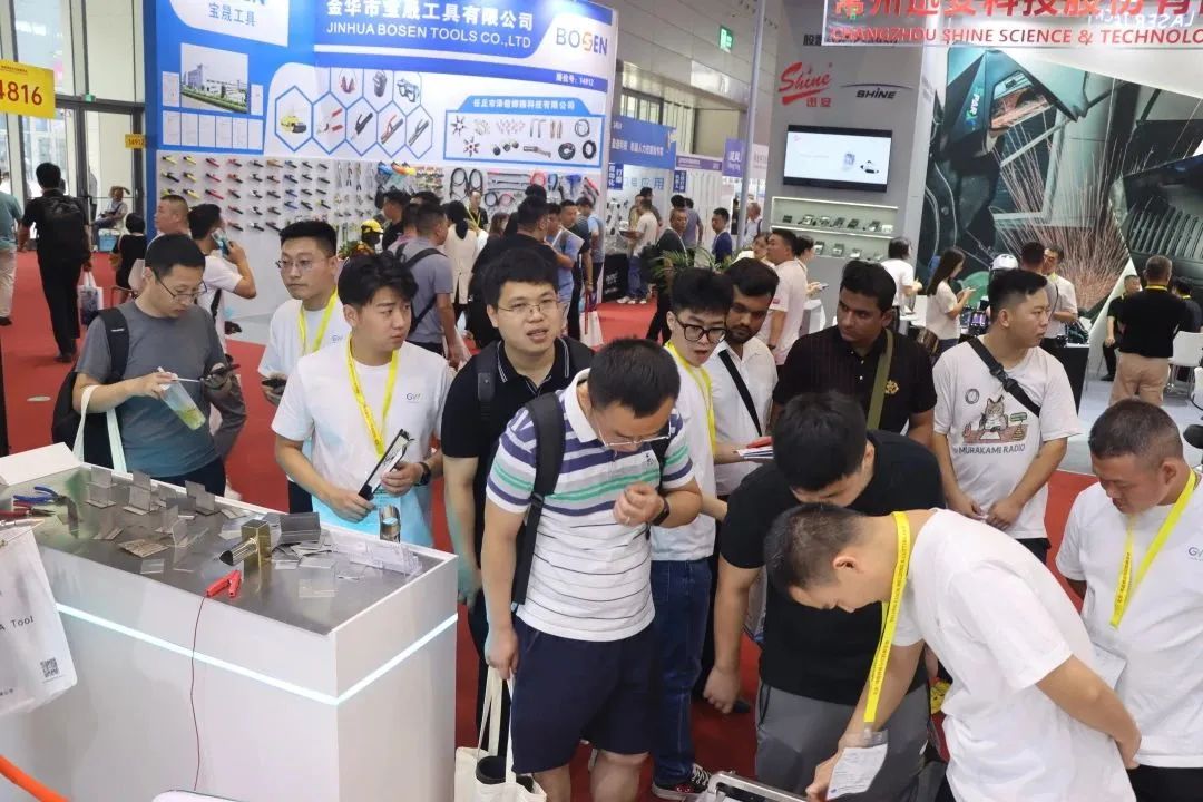 深圳埃森展掀起激光熱潮，光惠激光風(fēng)冷系列成焦點(diǎn)
