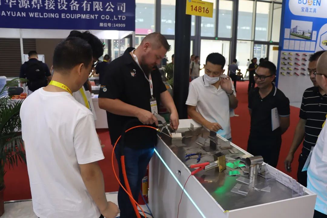 深圳埃森展掀起激光熱潮，光惠激光風(fēng)冷系列成焦點(diǎn)