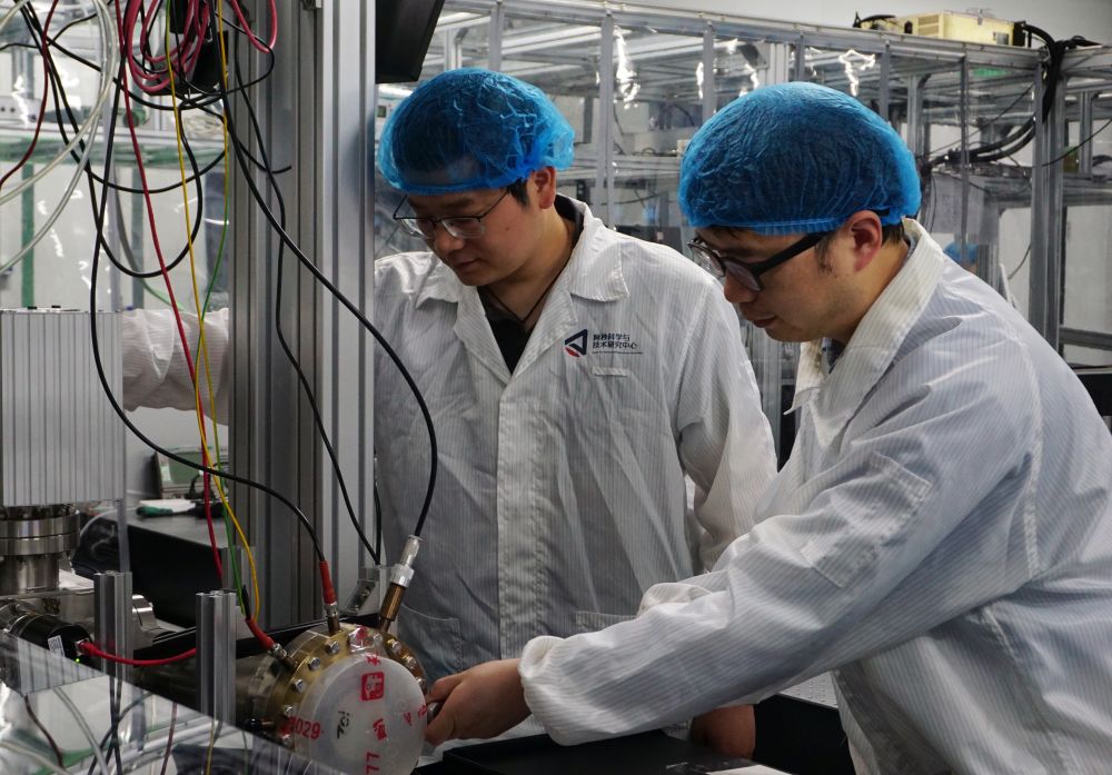 “追光”科研人在極微觀處踐行青春承諾