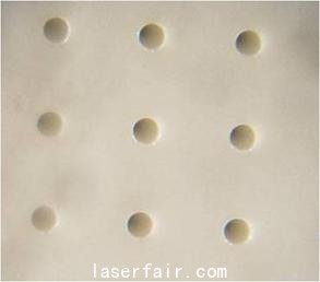 利用ps-Laser 1064 nm， 50 W進(jìn)行陶瓷鉆孔