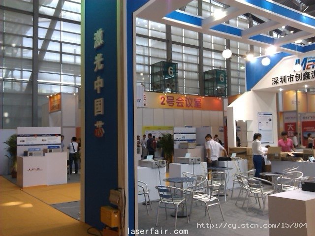 創(chuàng)業(yè)板上市公司金運(yùn)激光的激光雕塑產(chǎn)品，先用繡花技術(shù)弄好再根據(jù)激光打印出來的，主要用于婚紗和高檔服飾。