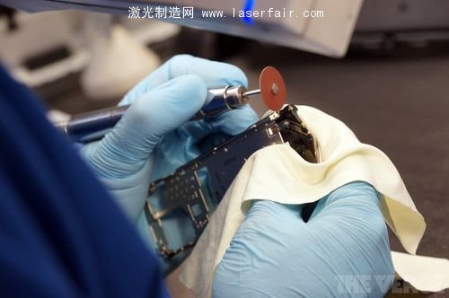 一探Vertu總部究竟：最奢侈的手機(jī)是怎么造出來的？