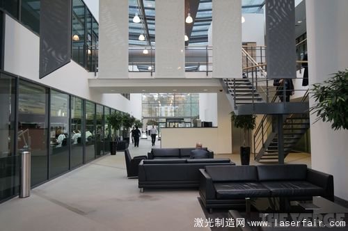 一探Vertu總部究竟：最奢侈的手機(jī)是怎么造出來的？